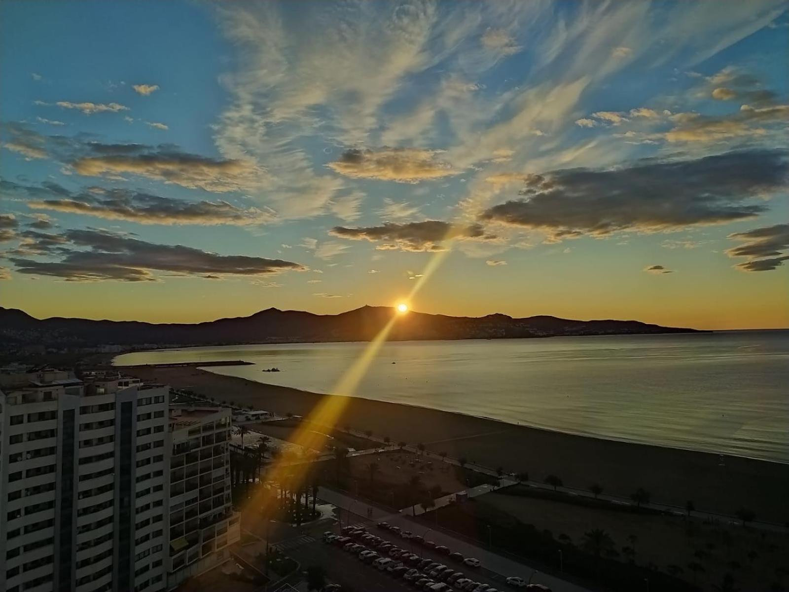 אמפוריבראבה Apartamento Vistas Al Mar Aire Acondicionado Wifi מראה חיצוני תמונה